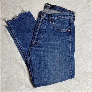 Reformation x vintage Levis back seamed cropped Jean.
Size 25.